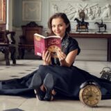 【1月配信】Netflix｢アガサ･クリスティのセブン･ダイアルズ｣あらすじ･登場人物(キャスト)一覧